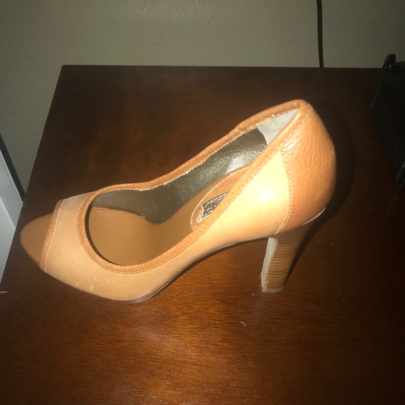 Banana republic heels - Picture 4 of 6